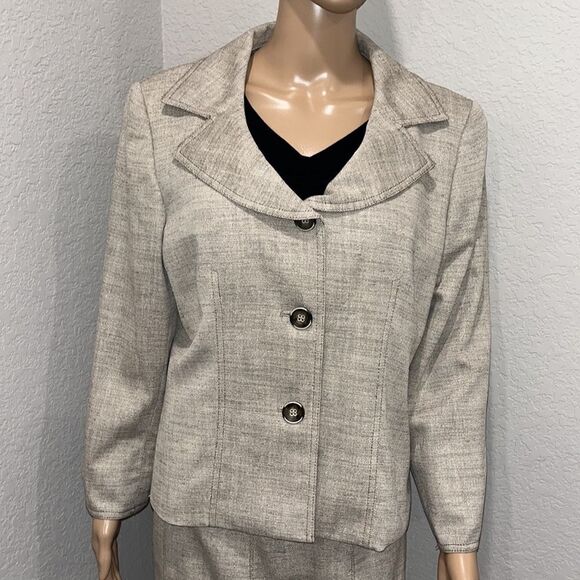 Vintage  Kasper 2 pc tan suit - Picture 2 of 9